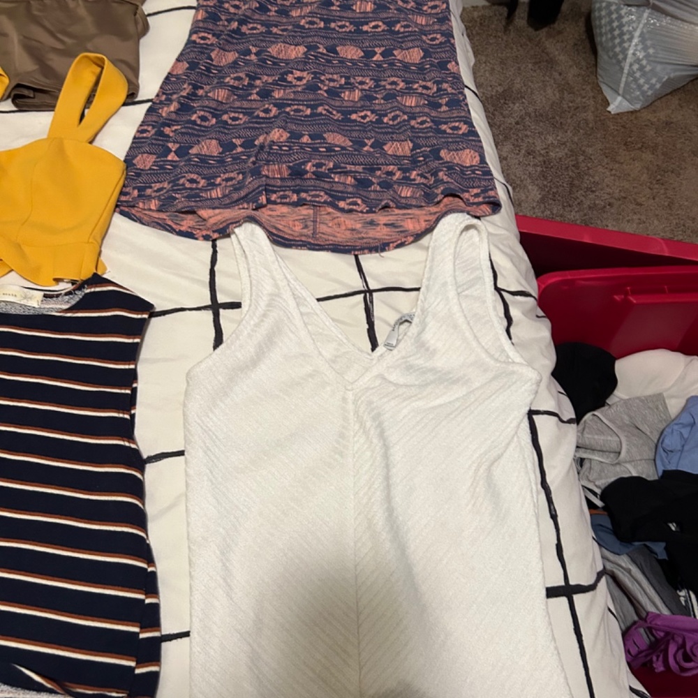 Tops - Picture 4 of 4